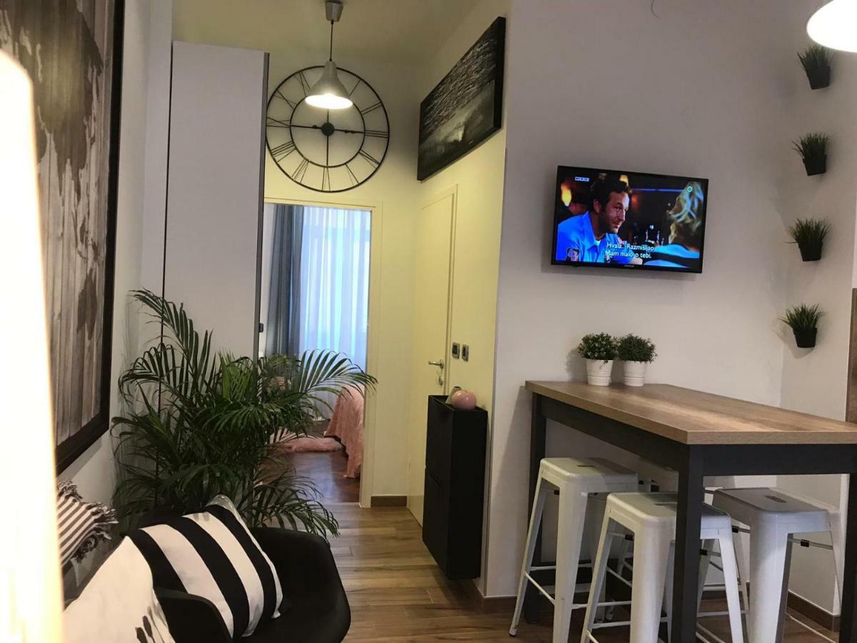 Arena Design Apartments With Free Private Parking And With A Terrace Pula Exterior photo